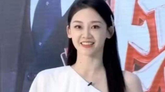 苗苗|郑恺又要当爹了？苗苗穿长裙遮不住隆起腹部，脸胖一圈养得太富态