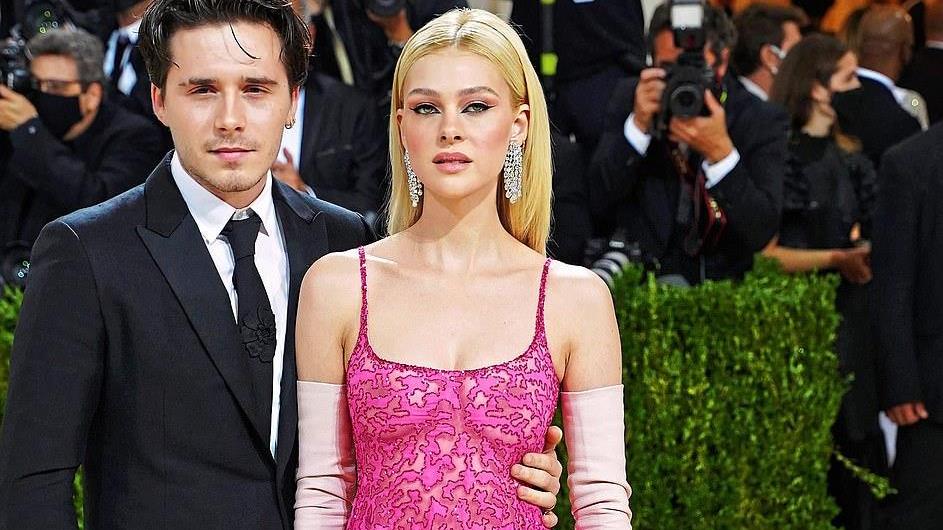 三体|小贝长子大婚现场！新娘穿白纱亮相太美，10岁小七当花童玩得好嗨