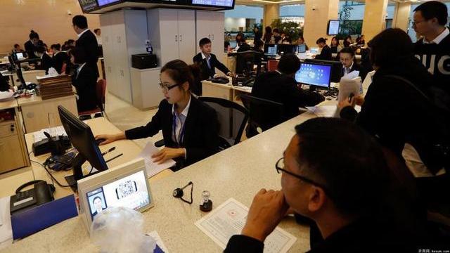 招聘|两大行业员工遭遇“断代”，企业招聘找不到人，90后大学生们咋了