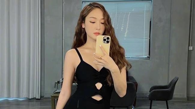 郑秀妍|Jessica郑秀妍喊太热晒极品曲线！超狂的减脂菜单曝光