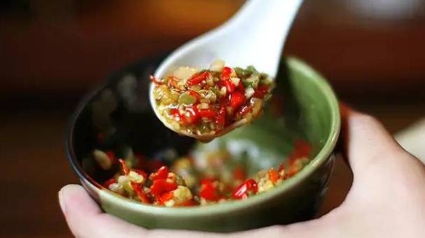 甲状腺结节|内分泌主任表明：甲状腺不好的人，平时少吃“2种调料”，不是食盐