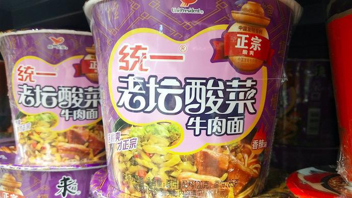 葱油饼|师傅还是老的辣！康师傅老坛酸菜面盖戳再上架即被卖光，白象“野性消费”不再