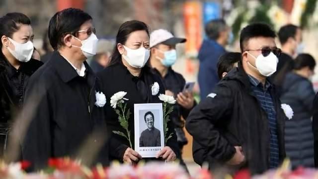 内心五味杂陈的李谷一！金铁霖追悼会举行，前妻李谷一因病未到场