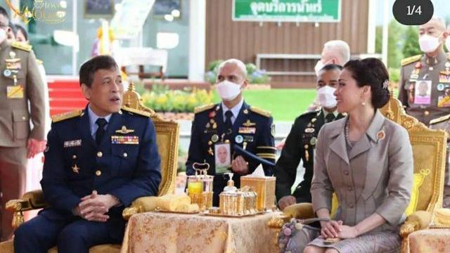 诗妮娜|渐入佳境，拉玛十世穿军装和王后深情相望，素缇达的腰越来越细