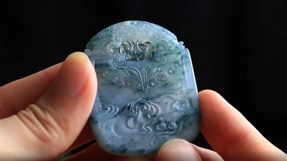 |深夜“宾馆”淘来的翡翠原石，能否切出惊喜？