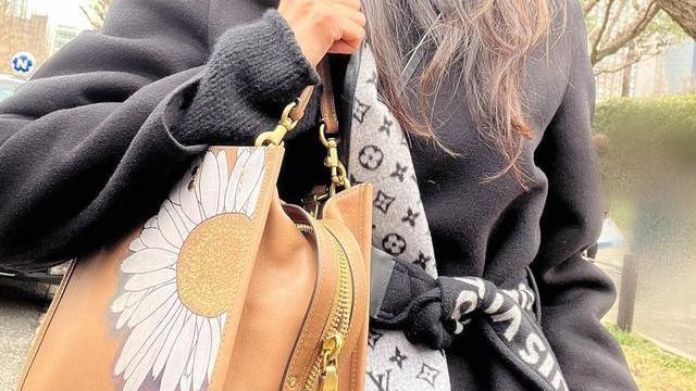 工藤静香公主切发型有点“非主流”？51岁了身材相当棒，气质好酷