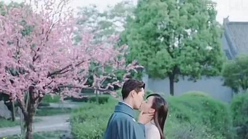 窦骁|窦骁陈都灵额头吻花絮曝光，通告单流出，原来删减这么多撒糖场面