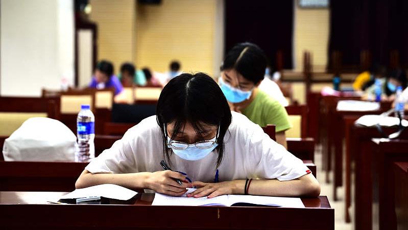 事业单位|事业单位，上班很难熬，我该考虑辞职吗？不要轻易作这个决定！