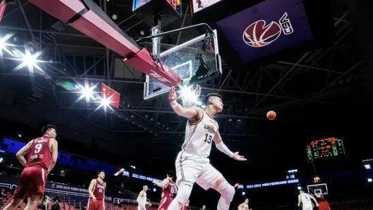 郭艾伦|终于等到！第一场就炸！郭艾伦砍下40分10助！今年终于能拿MVP