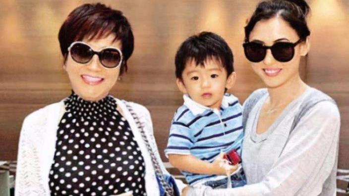 明星|有些宛如复制人，有些却差异很大！明星的家人都是什么样子？