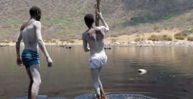 非洲|非洲最可怕的职业，干3年就变聋变瞎，但还有很多人争着干！