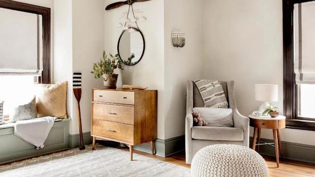 四口之家住在小镇老房子里，翻新成现代乡村风格后，非常温馨宜人