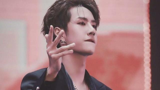 王一博|不要轻易放儿时照，看下王一博就知道了，表情包成快乐源泉