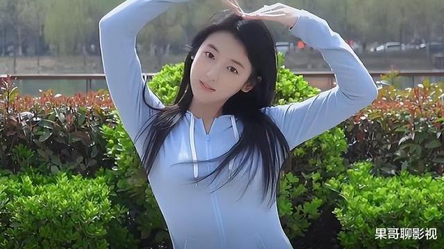 潘粤明|福建的美女校花火了，外表酷似张雨绮，网友：行走的招生简章