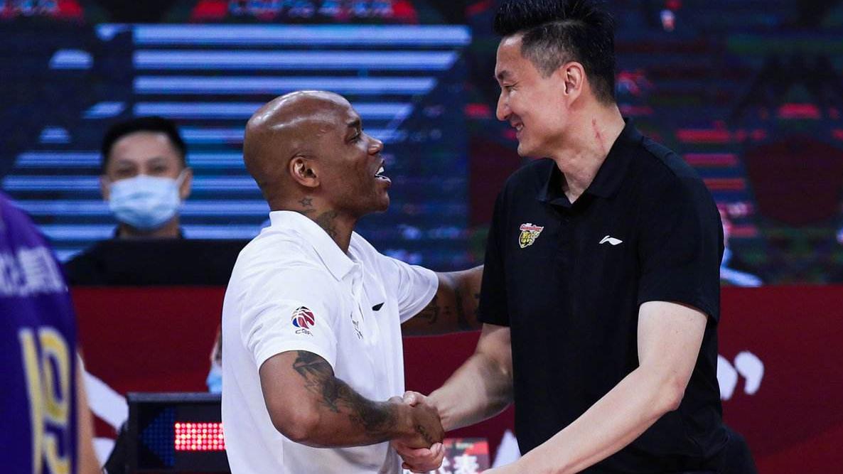 广东男篮|晚上七点半！赵睿正式复出，杜锋马布里相遇分外眼红，宏远取连胜