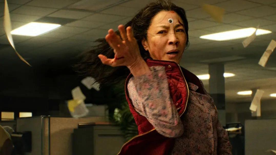 翻译|台湾翻译《瞬息全宇宙》：妈的多重宇宙，都是大便版咒术回战？