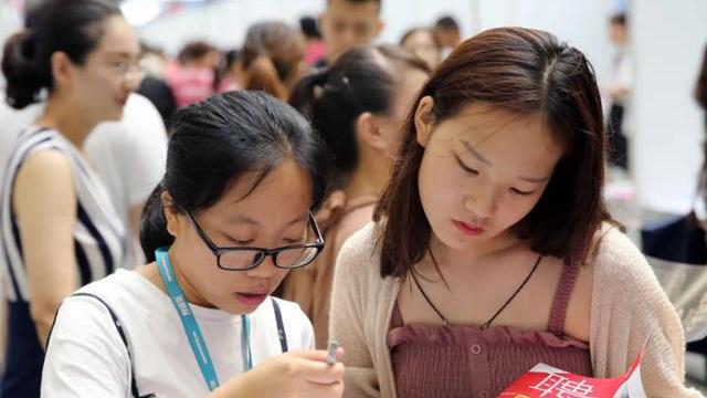 大学生|公务员工资将要“下调”，奖金也有变化，部分地区已经落实