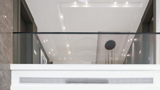 180平挑空复式楼，黑白灰的呈现，给人自然舒服的感觉