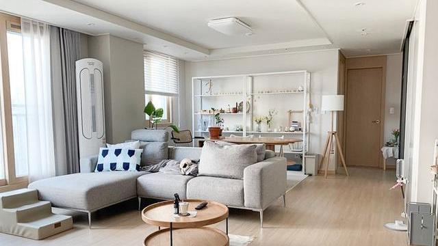 姐弟俩看上同一小区，买下70精装房又成了邻居，日后也能有照应