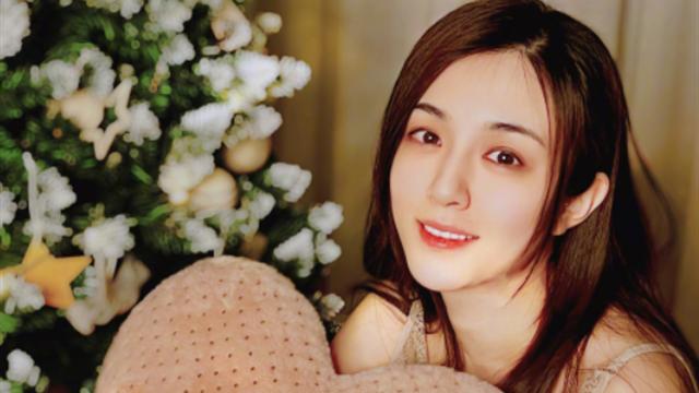 王晓晨|疑似整容！王晓晨晒近照，穿蕾丝背心清新迷人，与之前判若两人！