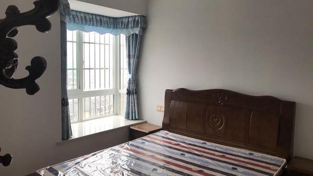 100平米的新房装修效果太棒，朋友上门都说好看，不过装修才8万