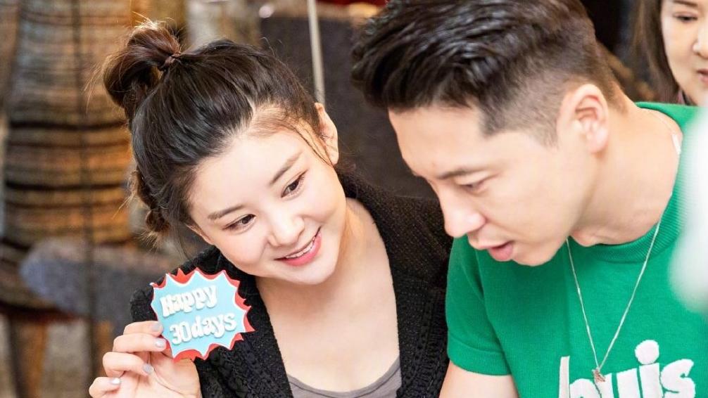 王雷|王雷上春晚，妻子在家搭乐高与儿同乐，这样的明星夫妻才够稳！