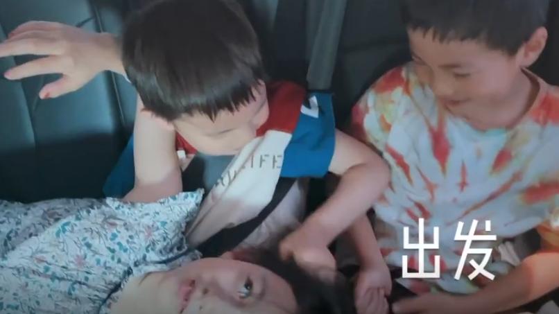 孙莉|孙莉带四个孩子逛公园，小儿子首次出镜！长相憨憨不及姐姐有灵气