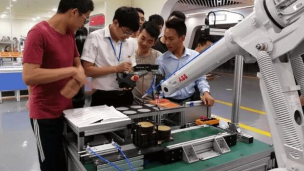 电子竞技|平均薪资高的几个工科专业，计算机有下滑趋势，另一专业经久不衰