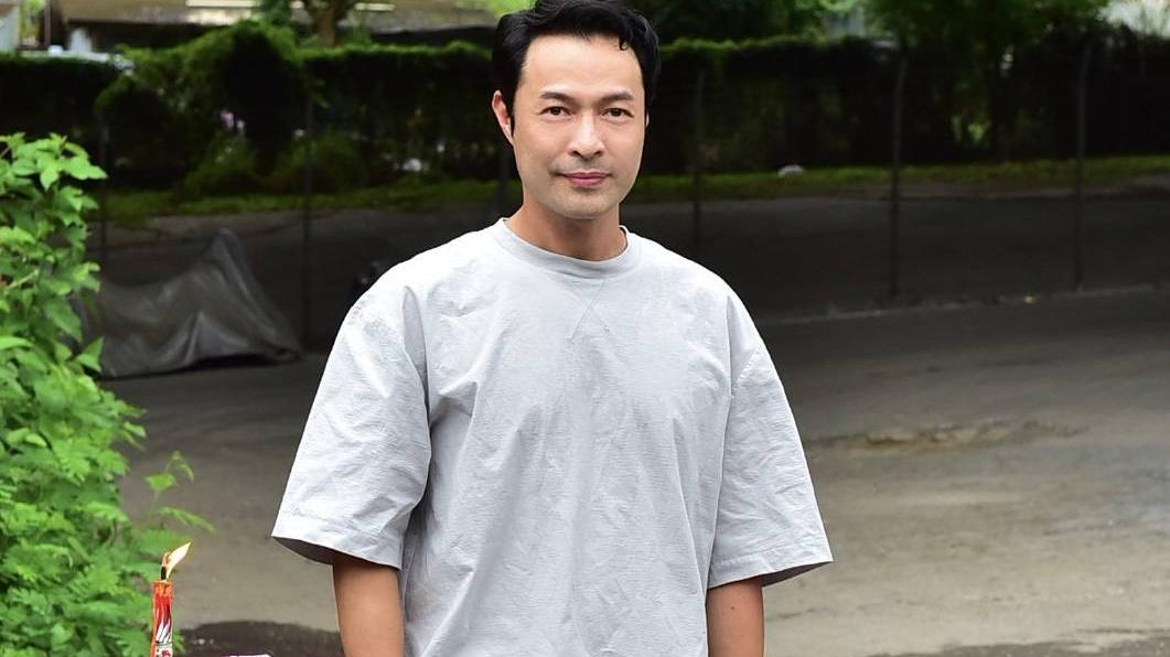 张达伦|又走一个！TVB金牌配角离巢，娶二婚妻子，将继女视如己出