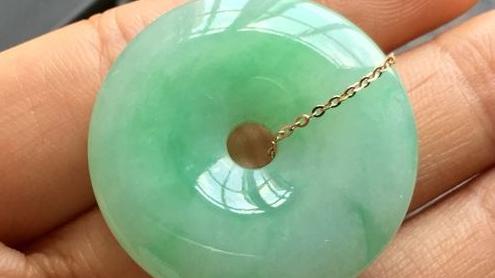 翡翠|翡翠每个品种都独特，相邻的档次表面区别不大，但价值却差距很大