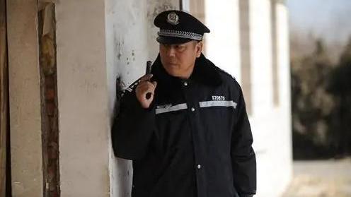 终极追捕|《终极追捕》开播，李诚儒主演，缉毒刑侦，贵在质朴且真实