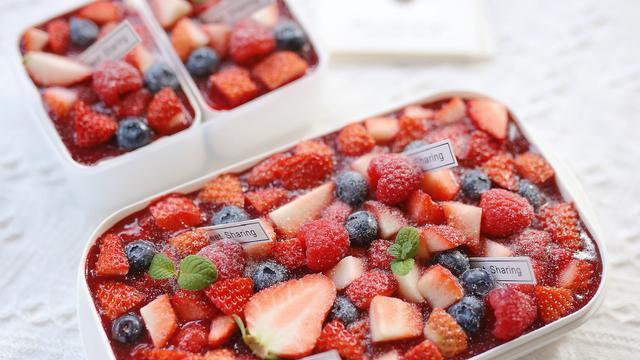 玉米面|全网火热的莓果提拉米苏，还是这配方靠谱，轻柔香醇，口感顺滑