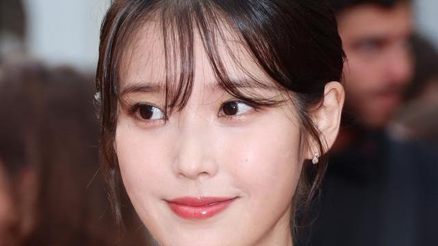 iu|IU李知恩的戛纳电影节红毯造型来啦！