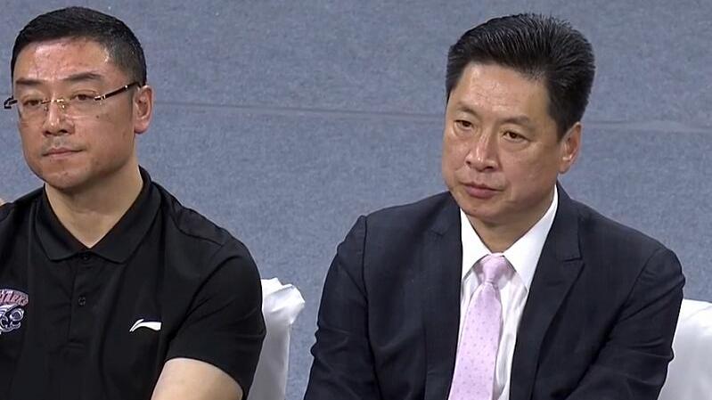 上海男篮|超级外援变“纸老虎”，李春江脸色铁青，名嘴建议上海队换外援