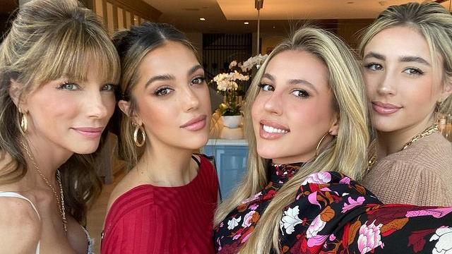 詹妮弗|史泰龙结婚25周年，超模爱妻晒赤身照庆祝，难怪仨女儿都那么美