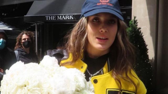 谷爱凌|谷爱凌再次空降热搜第一！24小时内换4件衣服亮相公众，双语切换