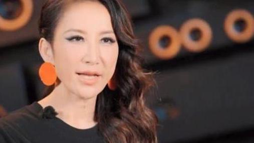 李玟|李玟爸爸年轻时像这个男明星，也太帅了，李玟两个姐姐都是港姐