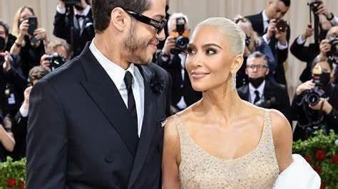 2eyes|卡戴珊爱得很认真，做28岁男友人生导师，亲自为皮特规划未来！