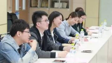 职业教育法|985学生报怨，学历高但薪酬低，应该如何改变自己尴尬的处境？