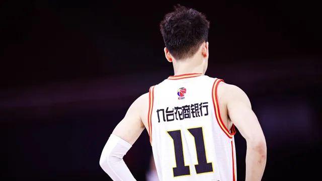 吉林男篮|北京无缘八强，苏群怒批雅尼斯：就像写了一篇长文却没有突出重点