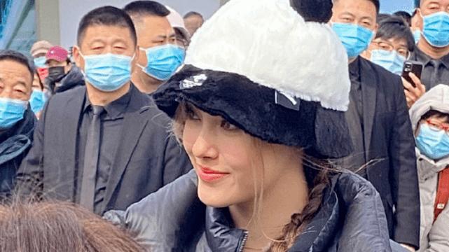 谷爱凌|真走了！谷爱凌坐飞机离开中国返美，网友热评第一竟是：别回来了