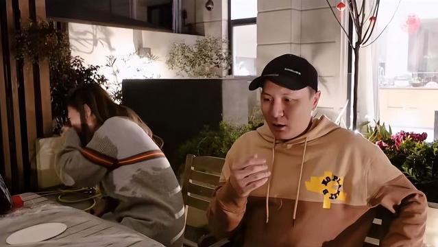 童锦程|25位明星上海居家隔离：陈赫朱桢聚餐，杜若溪晒菜，刘嘉玲看风景