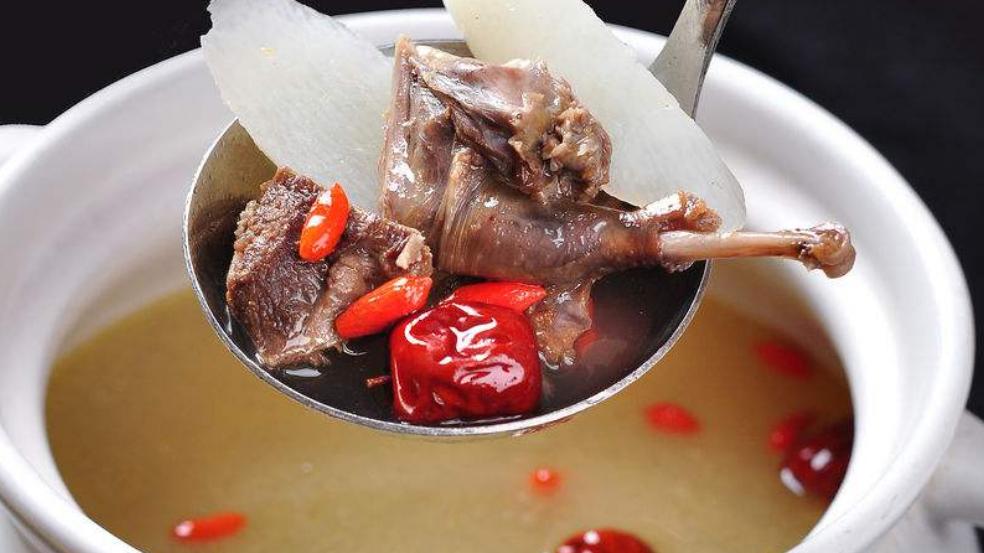 排骨|其实骨头汤的好处不在补钙，而是它可以让你喝很多的水，还很美味