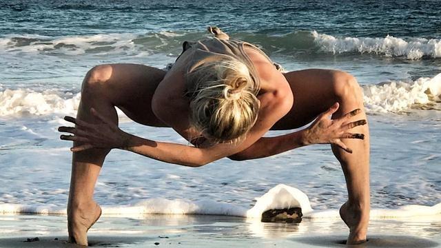 驼背|圆肩驼背、高低肩、圆肩毁气质，2个动作让你重新找回优雅