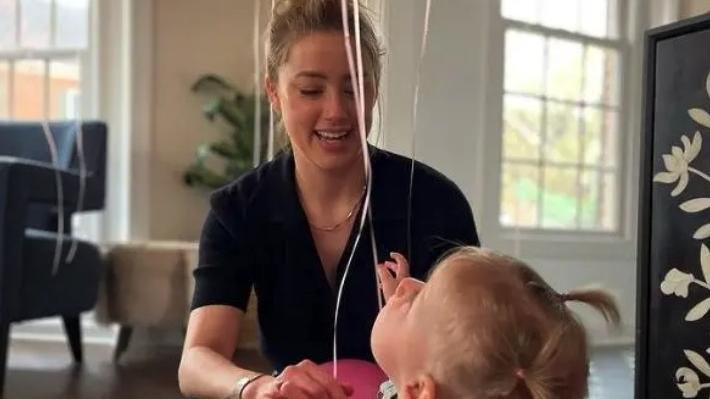 约翰尼·德普|借女儿打「悲情牌」求放过？德普美女律师兼绯闻女友步步紧逼，艾梅柏当堂哑