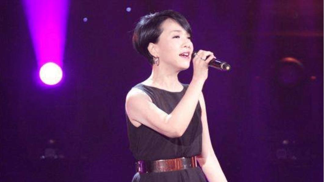 疯狂|她在国内疯狂捞金后，抛下粉丝，抛弃中国国籍，后来遭报应了