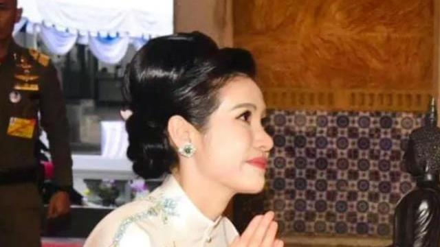 诗妮娜|诗妮娜禁足五月终服软，单人海报主动跪地认错，跟苏提达正式认输