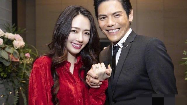 向太|向太对着小儿子向佑说：你哥结婚你不要去了，免得又给我们添麻烦