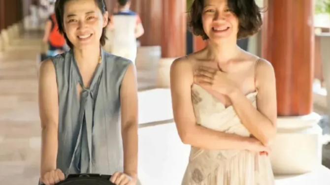 梅婷|梅婷片场大口吃饭被偷拍！手拿饭勺大口嚼饭，脸部凹凸不平引热议