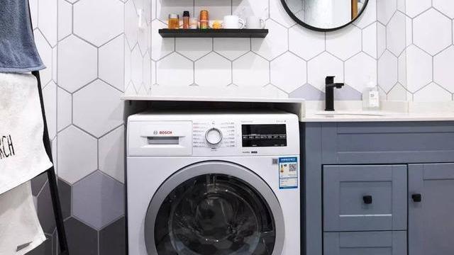 洗衣机放阳台好还是卫生间好？听完业主和师傅的建议，我有了答案